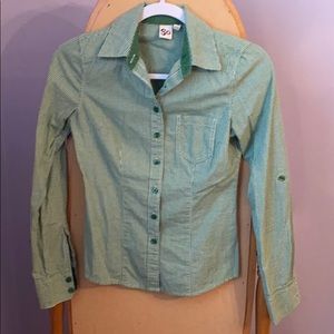 Women’s shirt size xs